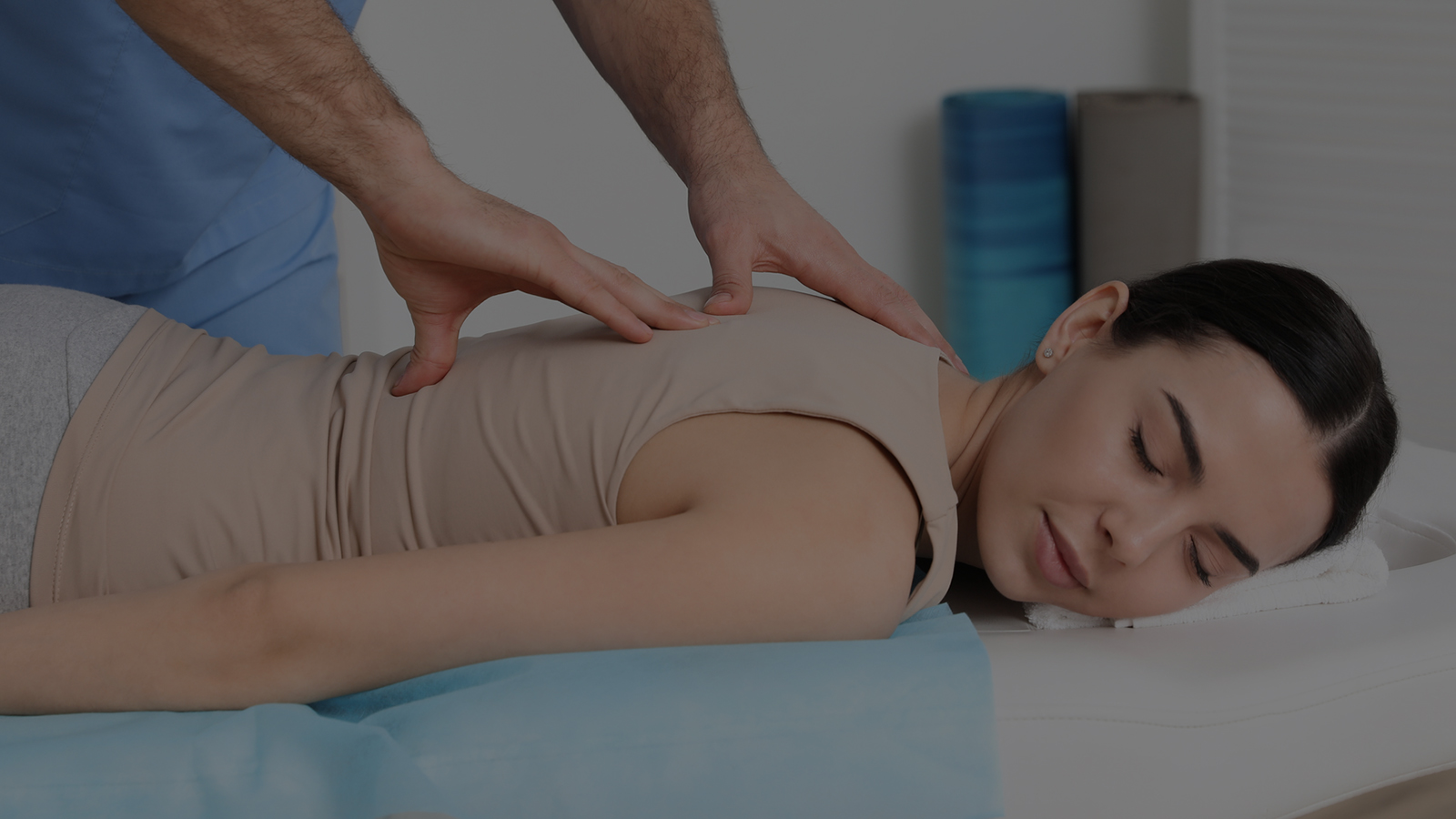 woman receiving chiropractic treatment